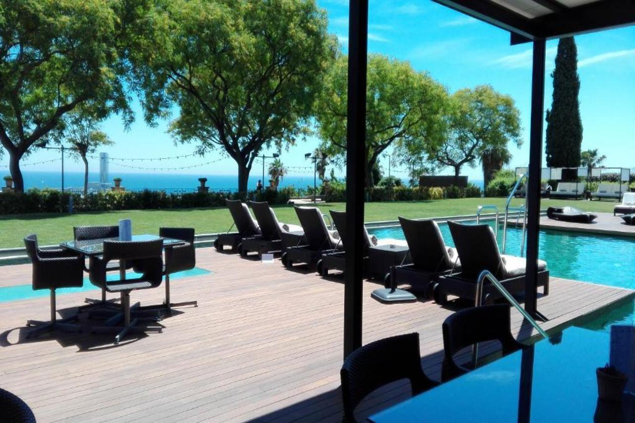 Hotel Miramar Barcelona Gl Exterior foto The pool at the hotel