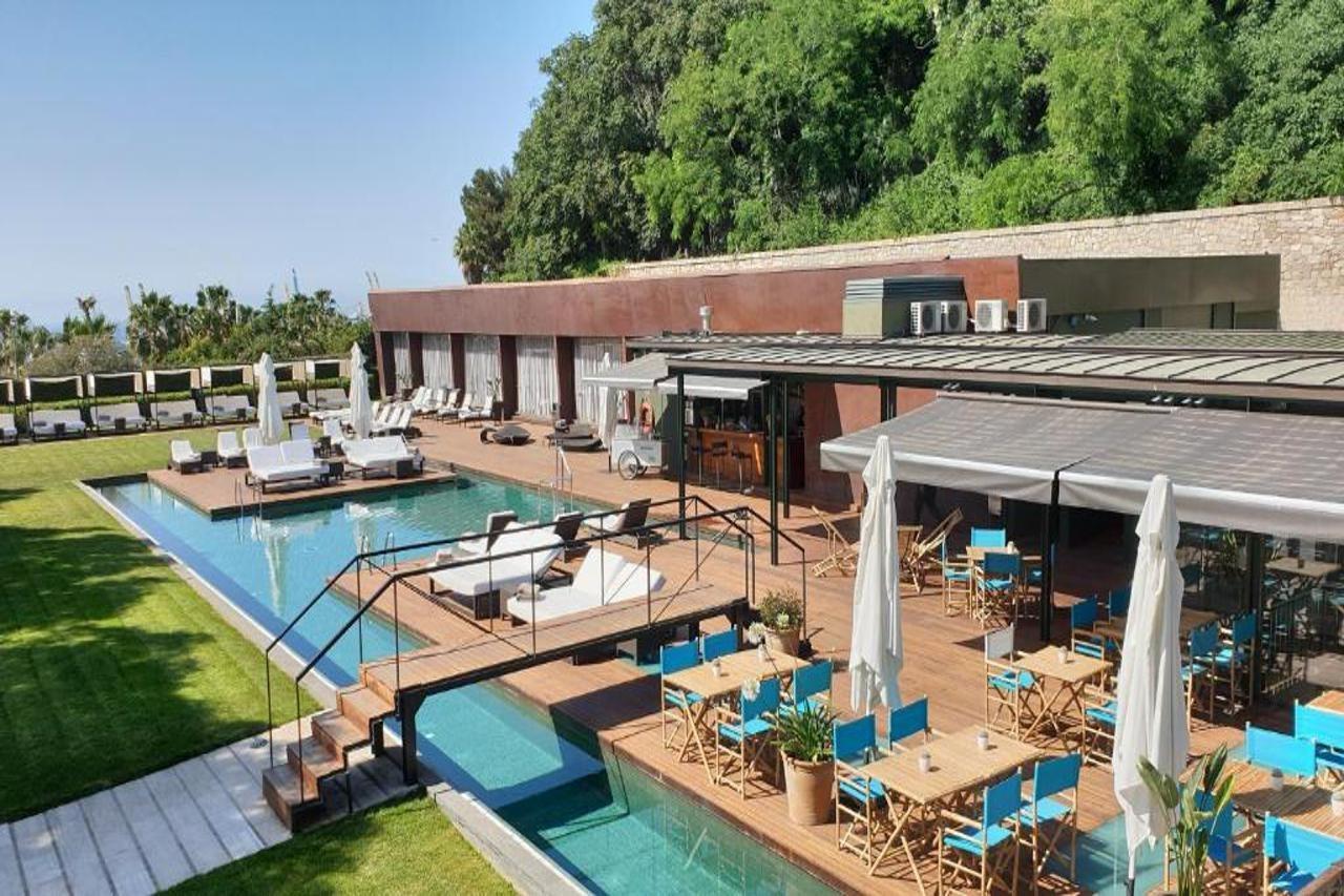 Hotel Miramar Barcelona Gl Exterior foto The hotel's pool