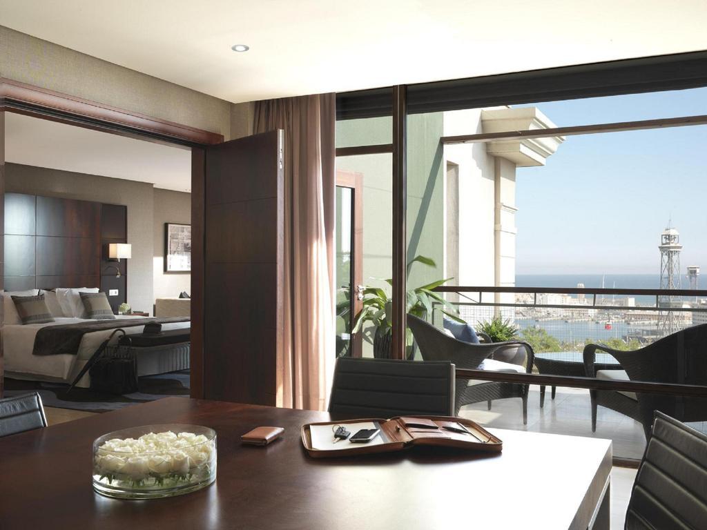 Hotel Miramar Barcelona Gl Exterior foto A suite at the Four Seasons Hotel, Alexandria