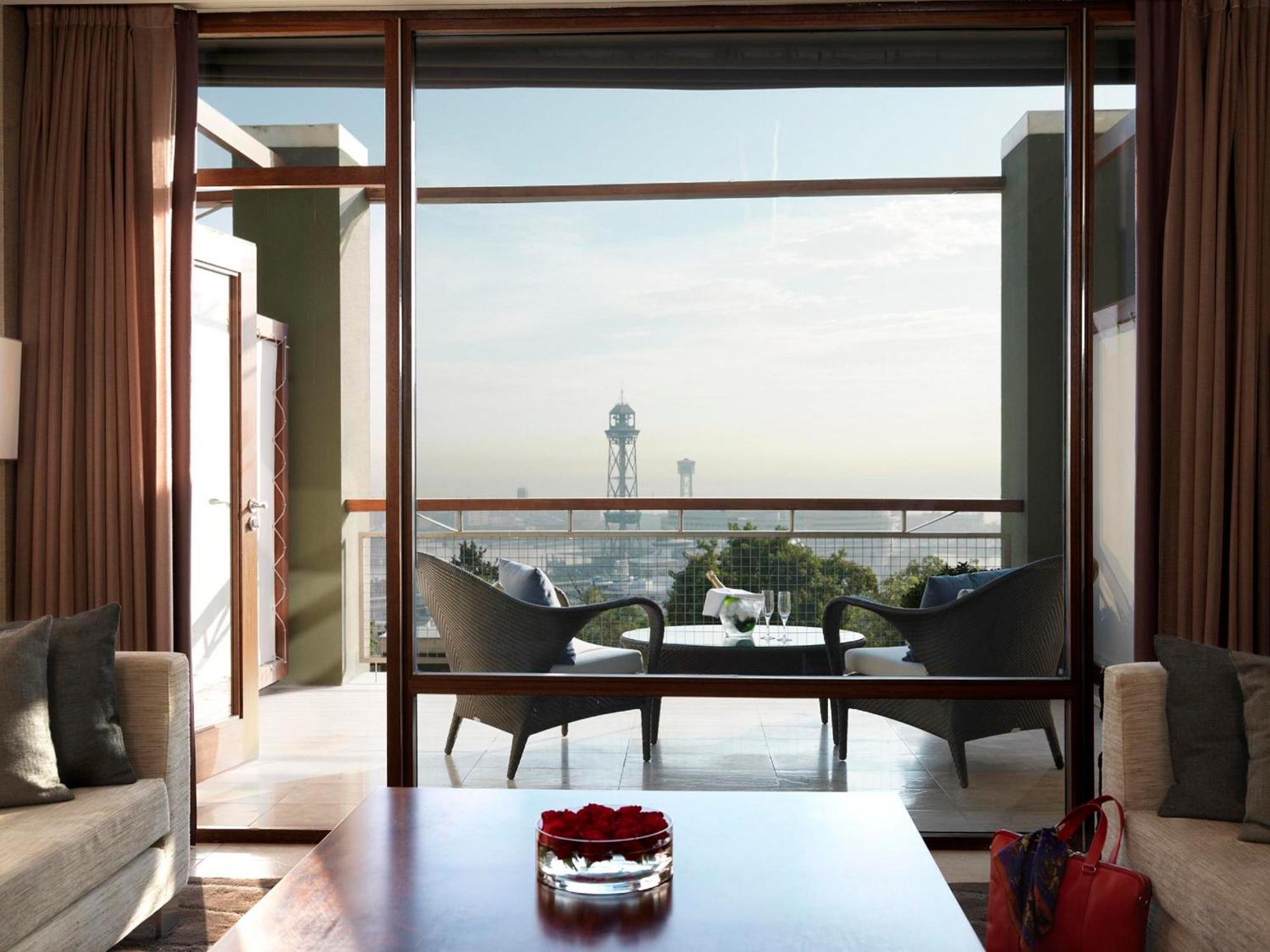 Hotel Miramar Barcelona Gl Cameră foto A view of the Marina from a suite at the Address