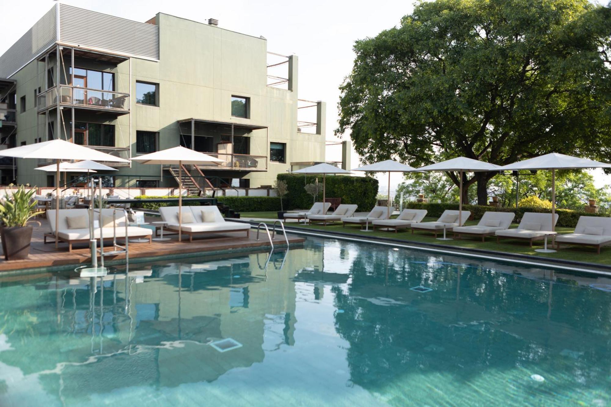 Hotel Miramar Barcelona Gl Exterior foto The swimming pool at the Hotel