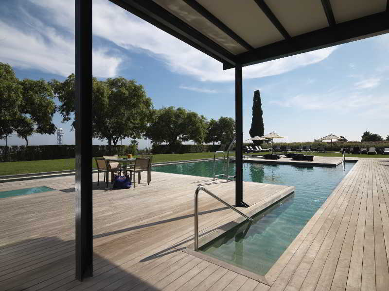 Hotel Miramar Barcelona Gl Exterior foto The swimming pool at the hotel