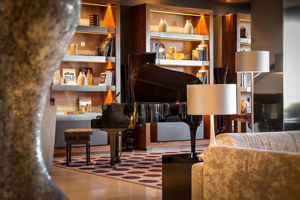 Hotel Miramar Barcelona Gl Exterior foto The piano in the lobby