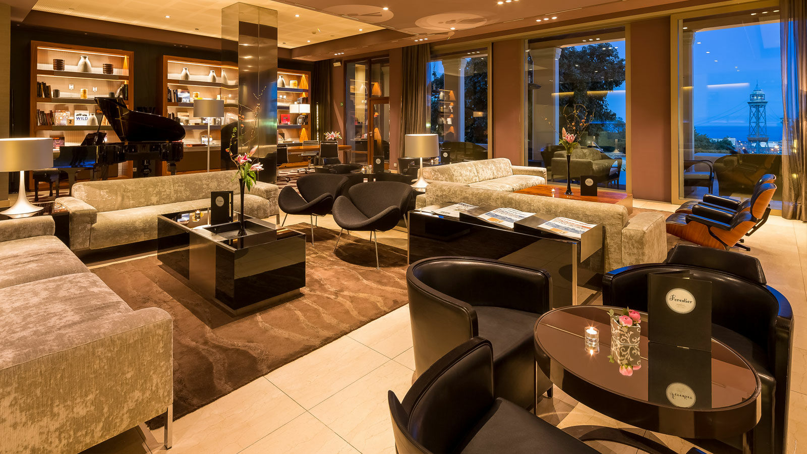 Hotel Miramar Barcelona Gl Exterior foto The lounge at the airport