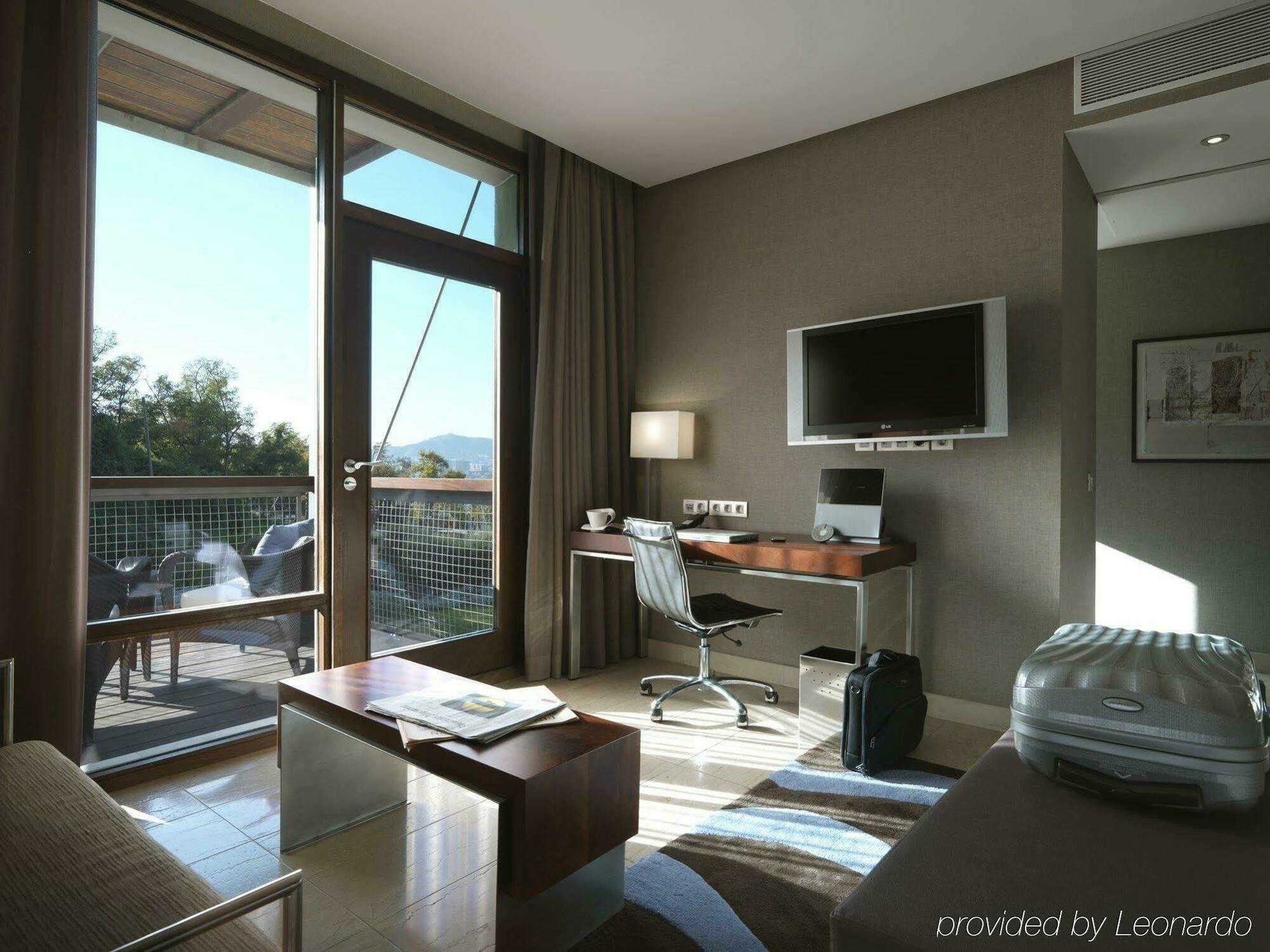 Hotel Miramar Barcelona Gl Cameră foto A typical room at Leonardo Hotel Berlin